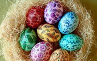 Почему мы красим яйца на Пасху?